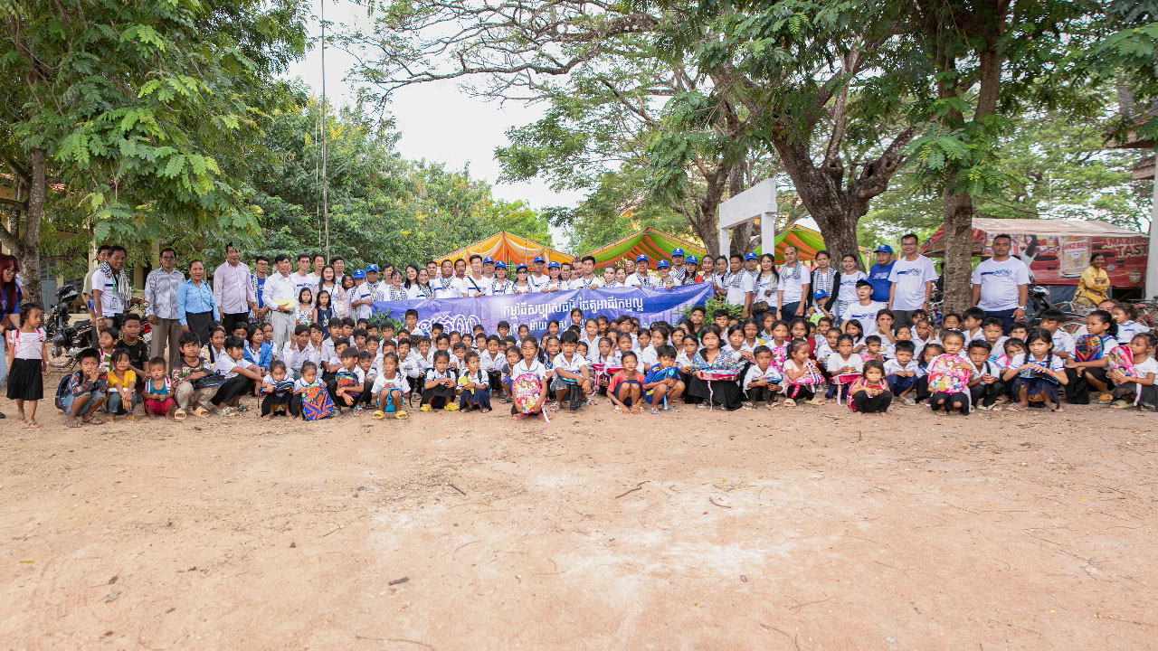 ISI STEEL extends warm regards and contributions to students in need